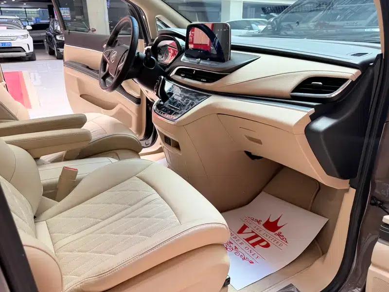 Buick GL8 2022 Facelift Land Business Class 2.0T Premium Edition — миниатюра 7