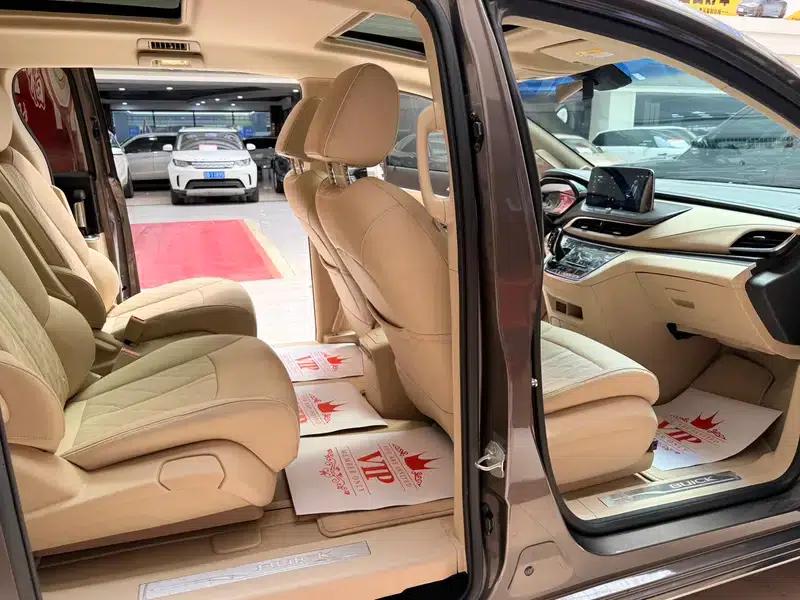 Buick GL8 2022 Facelift Land Business Class 2.0T Premium Edition — миниатюра 9