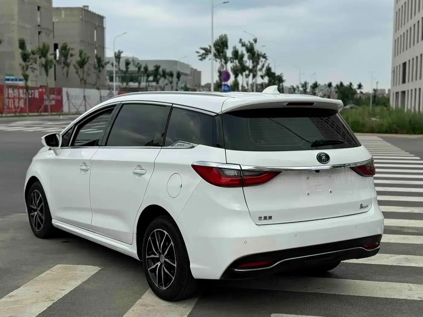 Song MAX 2018 1.5T Automatic Intelligent Premium 7-seater — миниатюра 7