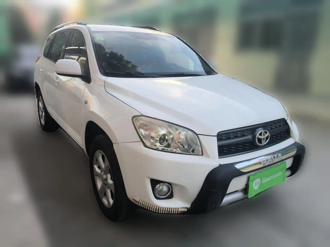 Toyota RAV4 2011 2.0L Automatic Classic Edition — миниатюра 3