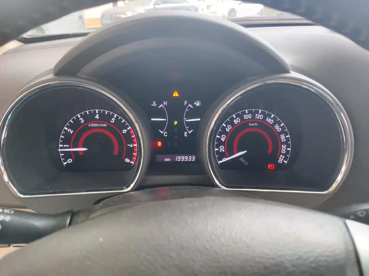 Toyota Highlander 2012 2.7L Two-Wheel Drive 7-Seater Luxury Edition — миниатюра 11