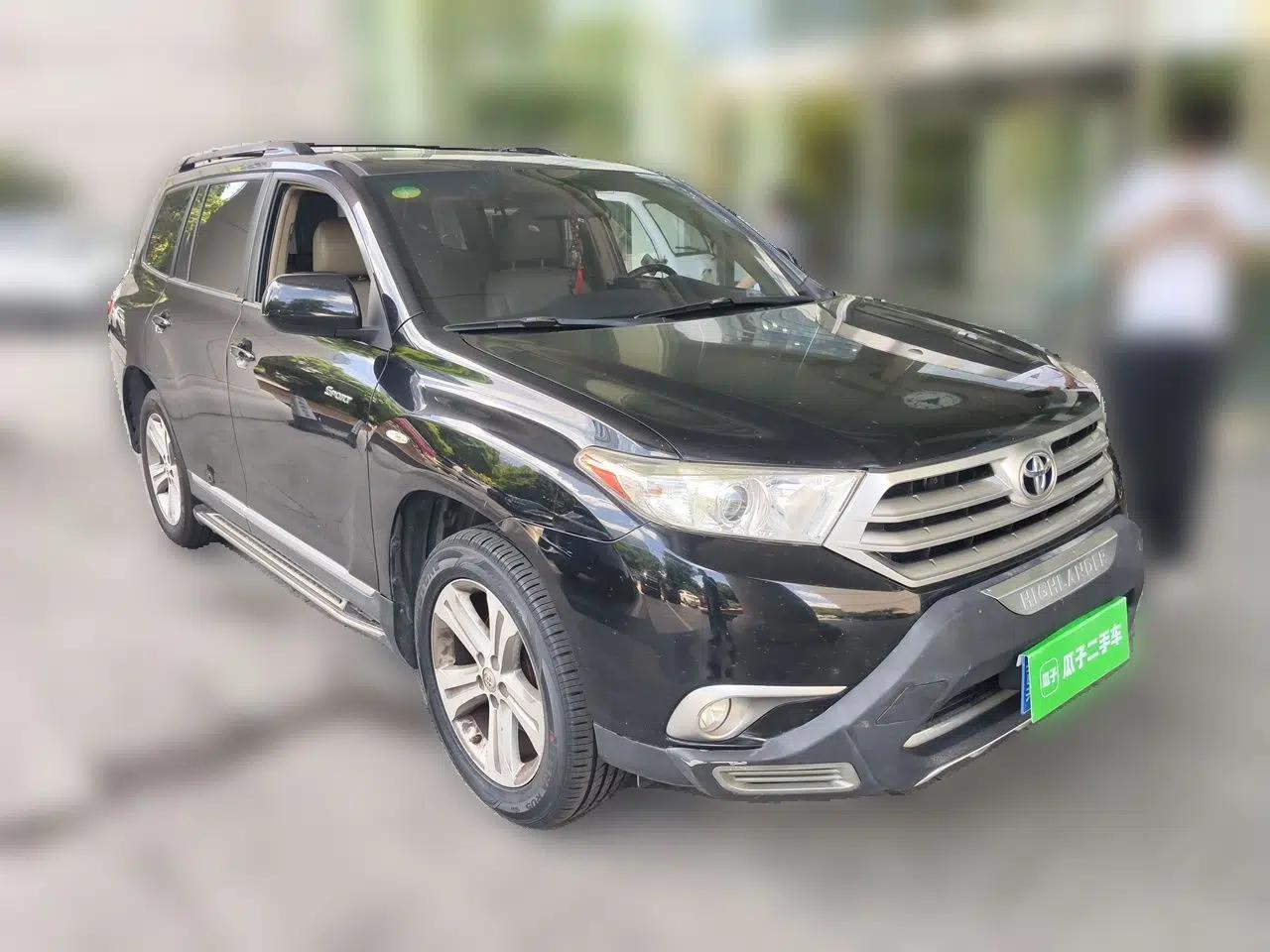 Toyota Highlander 2012 2.7L Two-Wheel Drive 7-Seater Luxury Edition — миниатюра 3
