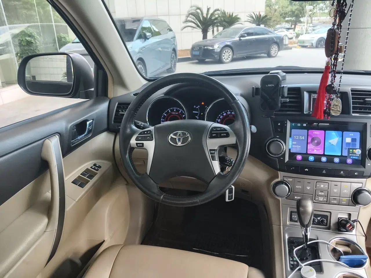 Toyota Highlander 2012 2.7L Two-Wheel Drive 7-Seater Luxury Edition — миниатюра 10