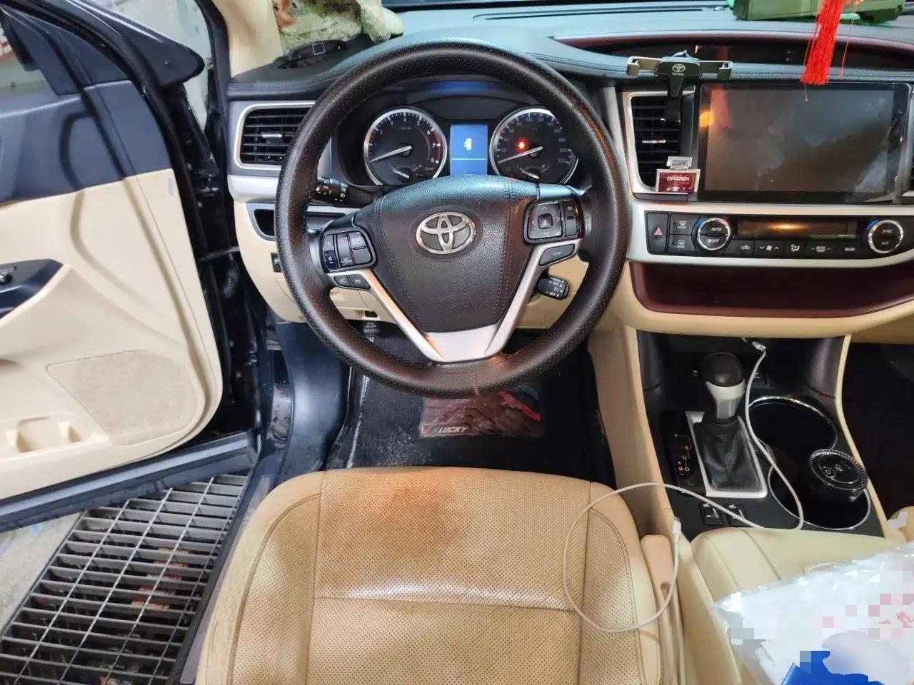Toyota Highlander 2015 2.0T Four-Wheel Drive Luxury Edition 7-Seater — миниатюра 10