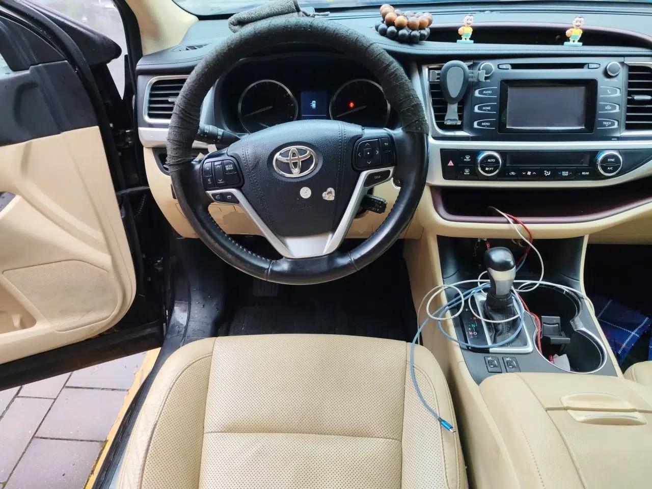 Toyota Highlander 2017 2.0T Two-Wheel Drive Luxury Edition 7 Seats — миниатюра 10
