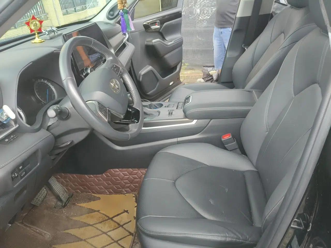 Toyota Highlander 2022 Dual-Engine 2.5L Four-Wheel Drive Prestige Version 7 Seats — миниатюра 15