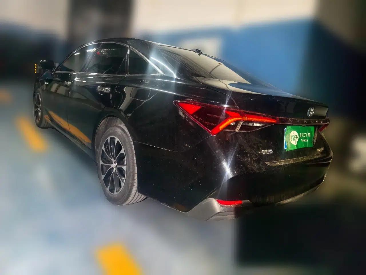 Toyota Avalon 2022 Dual-Engine 2.5L Luxury Edition — миниатюра 4