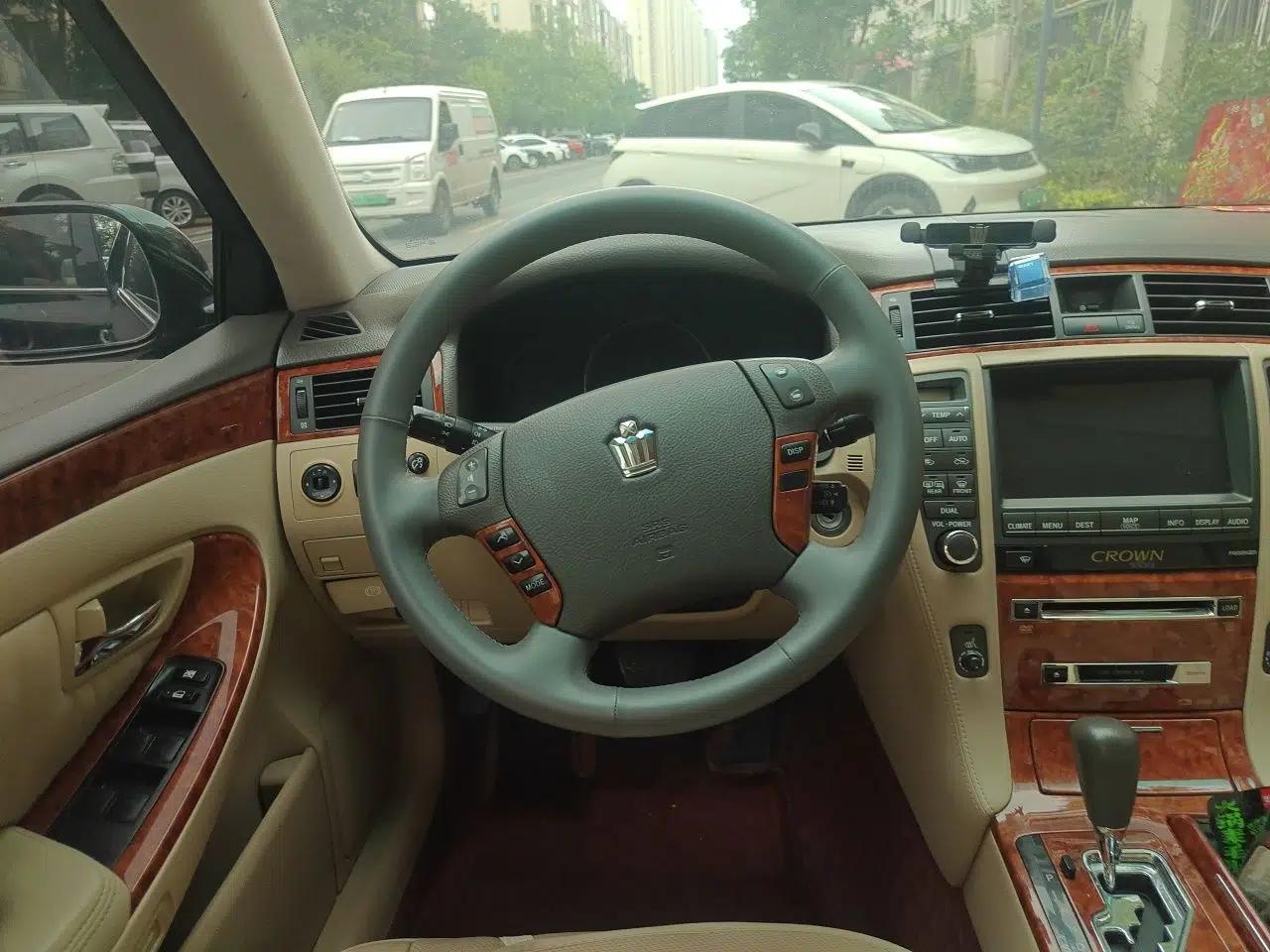 Toyota Crown 2007 2.5L Royal Navigation Edition — миниатюра 10
