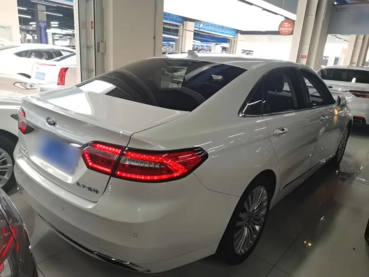 Ford Taurus 2018 EcoBoost 245 Premier Edition China V Standard — миниатюра 6