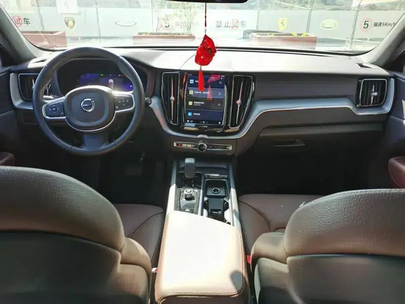 2023 Volvo XC60 B5 AWD Inscription Luxury Edition — миниатюра 12