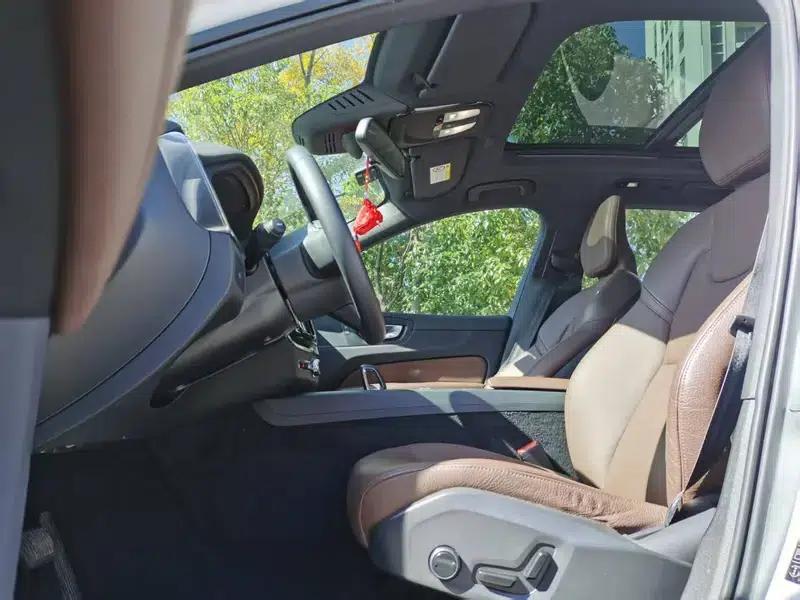 2023 Volvo XC60 B5 AWD Inscription Luxury Edition — миниатюра 16