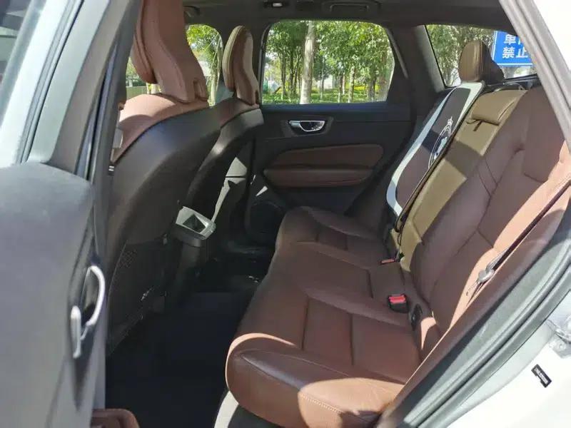 2023 Volvo XC60 B5 AWD Inscription Luxury Edition — миниатюра 17