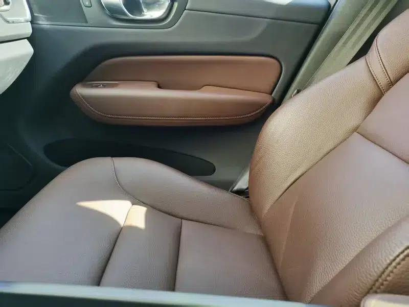 2023 Volvo XC60 B5 AWD Inscription Luxury Edition — миниатюра 18