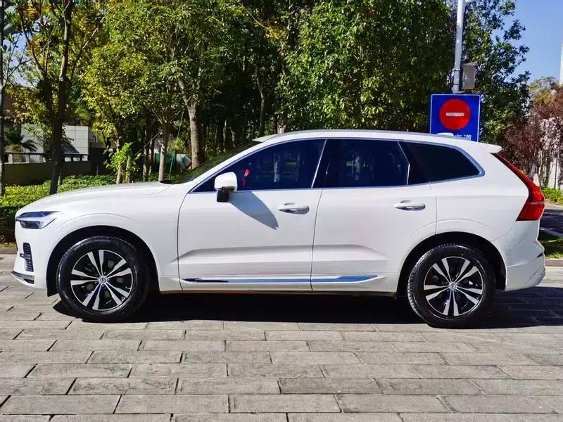 2023 Volvo XC60 B5 AWD Inscription Luxury Edition — миниатюра 4