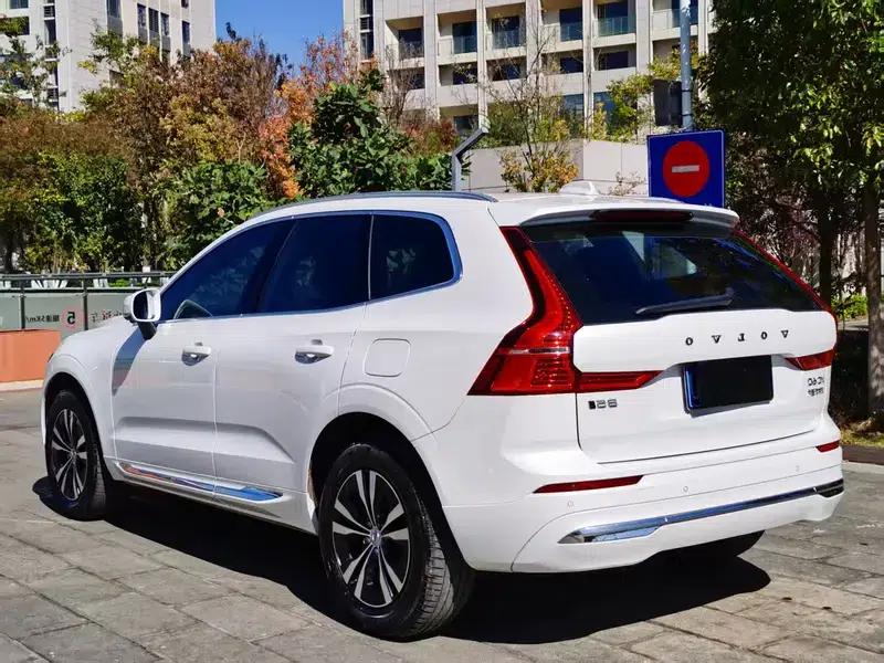 2023 Volvo XC60 B5 AWD Inscription Luxury Edition — миниатюра 5