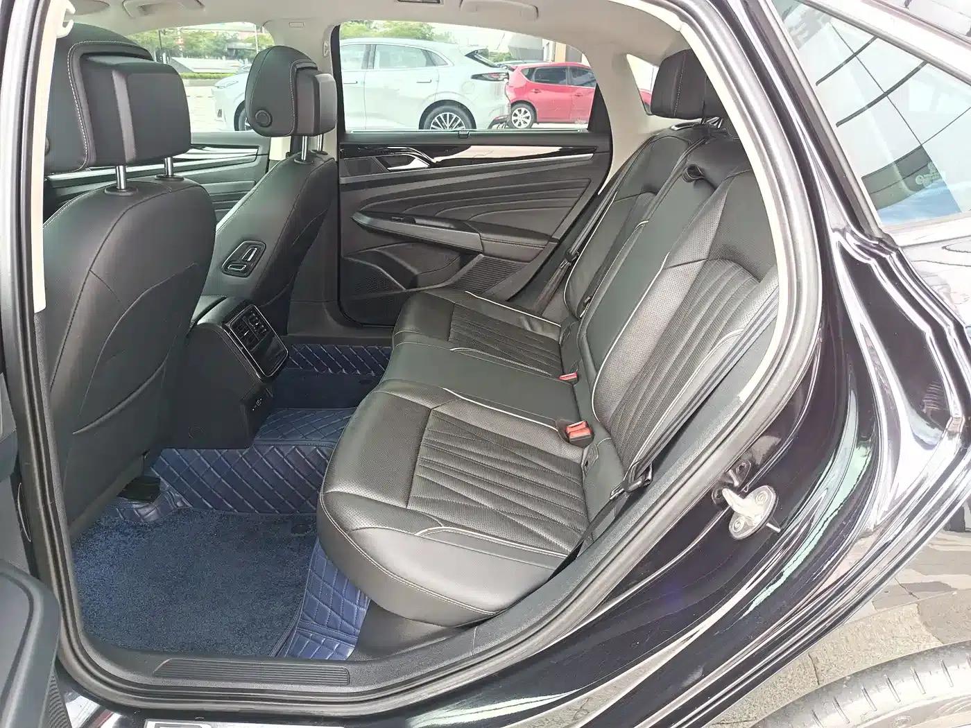 2022 Volkswagen Passat 330TSI Starry Sky Luxury Edition — миниатюра 6