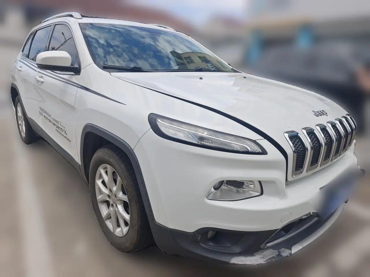Jeep Cherokee 2017 2.0L Superior Edition — миниатюра 3