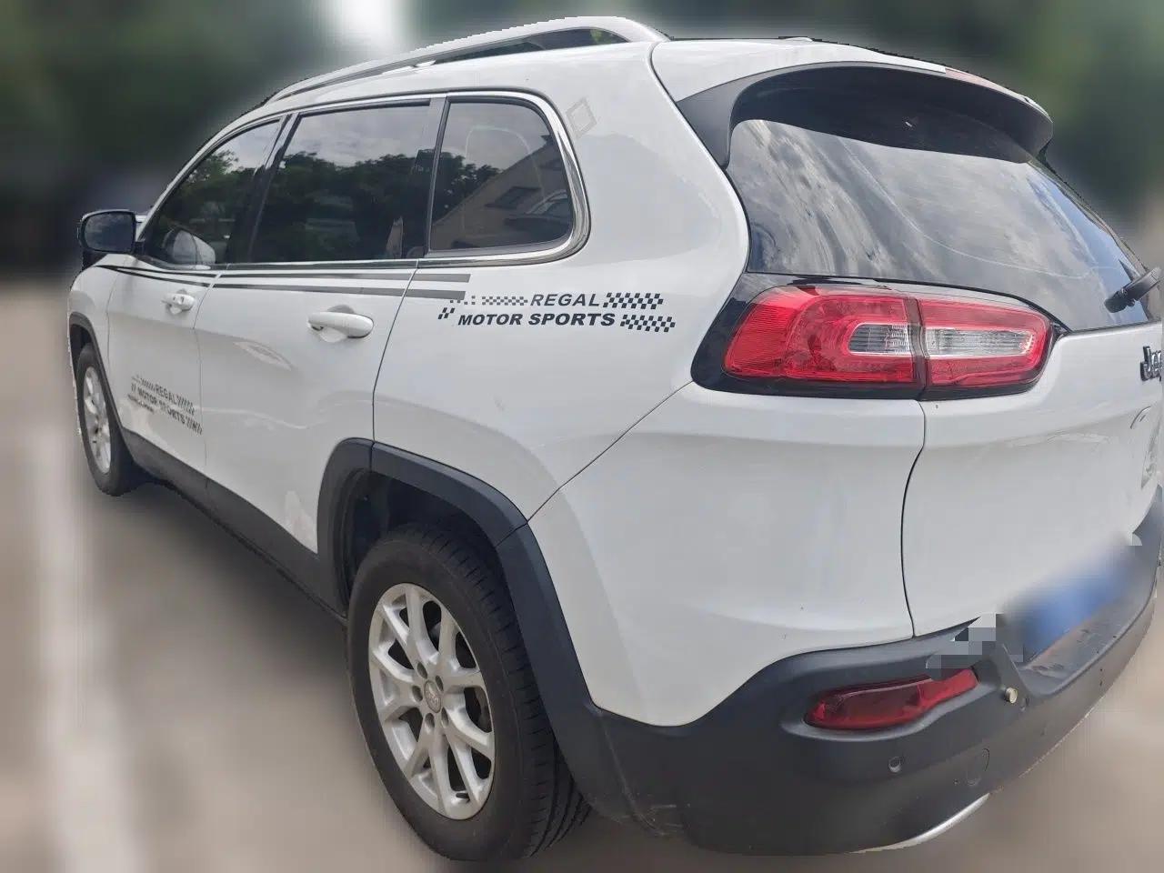 Jeep Cherokee 2017 2.0L Superior Edition — миниатюра 4