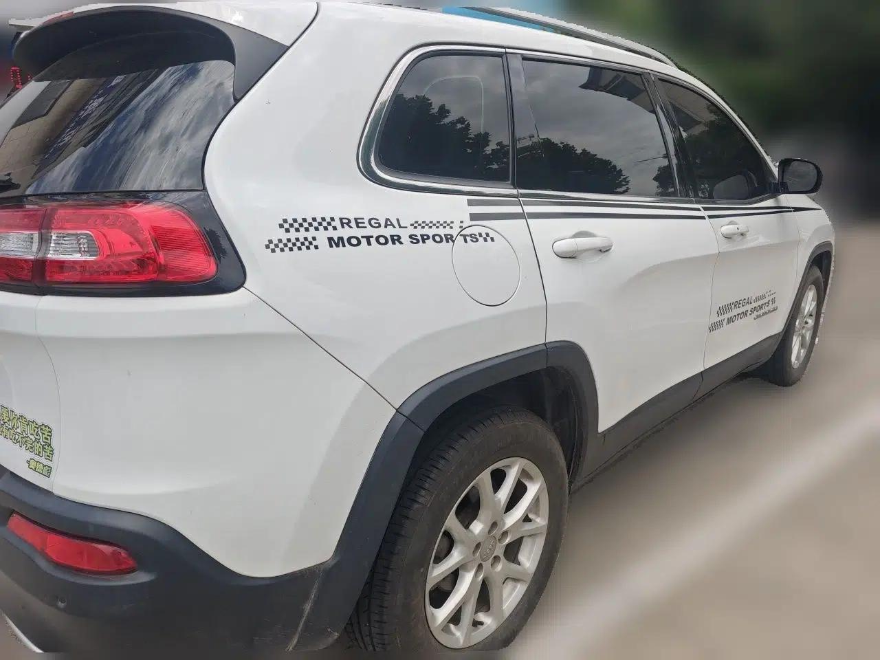 Jeep Cherokee 2017 2.0L Superior Edition — миниатюра 6