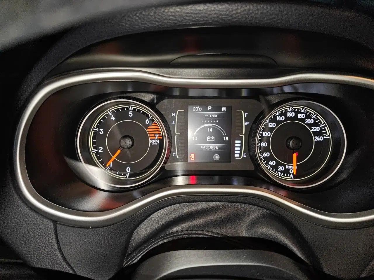 Jeep Cherokee 2016 2.4L Leading Edition — миниатюра 11