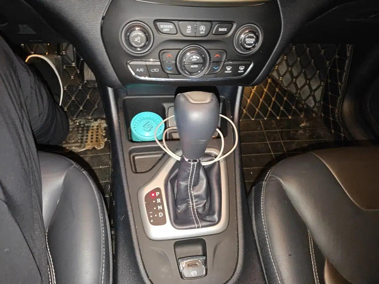 Jeep Cherokee 2016 2.4L Leading Edition — миниатюра 14