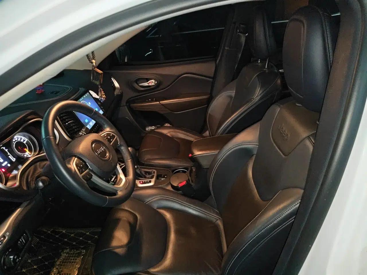 Jeep Cherokee 2016 2.4L Leading Edition — миниатюра 15