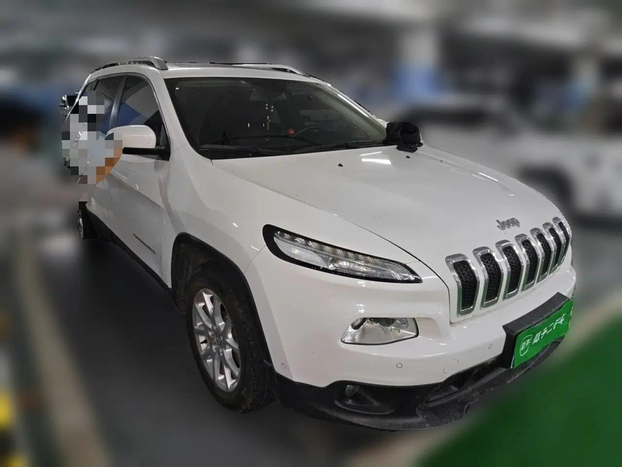 Jeep Cherokee 2016 2.4L Leading Edition — миниатюра 3