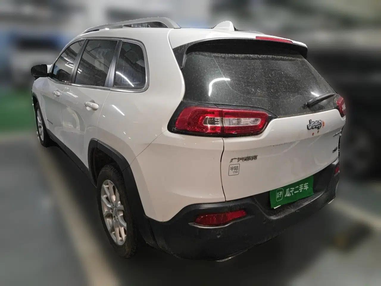 Jeep Cherokee 2016 2.4L Leading Edition — миниатюра 4
