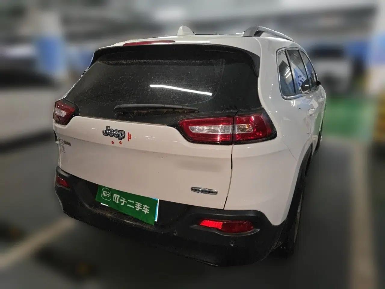 Jeep Cherokee 2016 2.4L Leading Edition — миниатюра 6