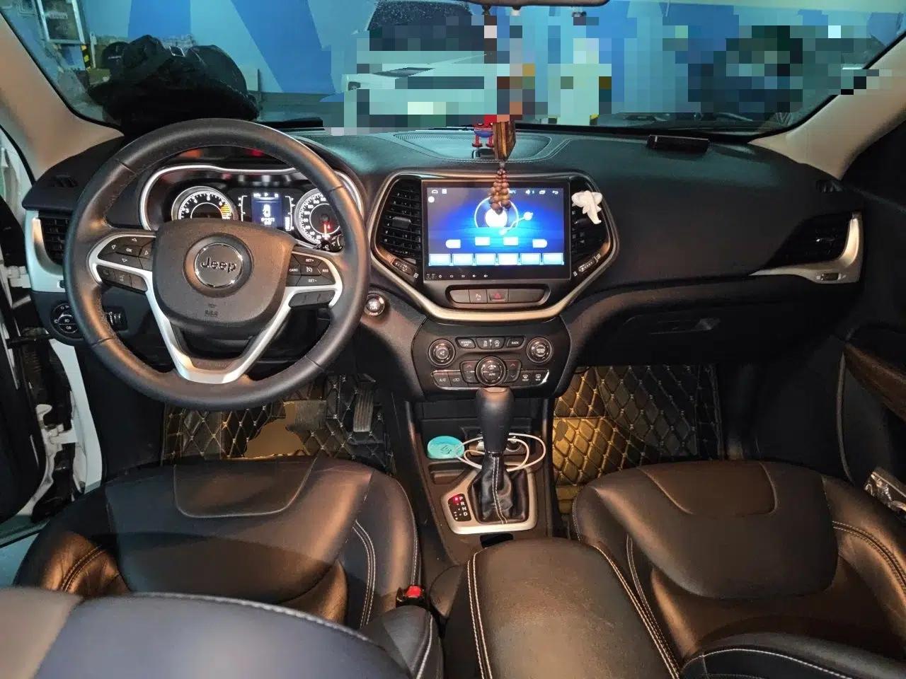 Jeep Cherokee 2016 2.4L Leading Edition — миниатюра 9