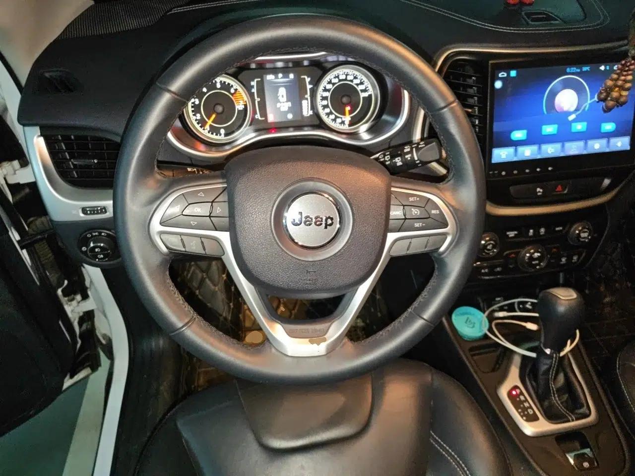 Jeep Cherokee 2016 2.4L Leading Edition — миниатюра 10