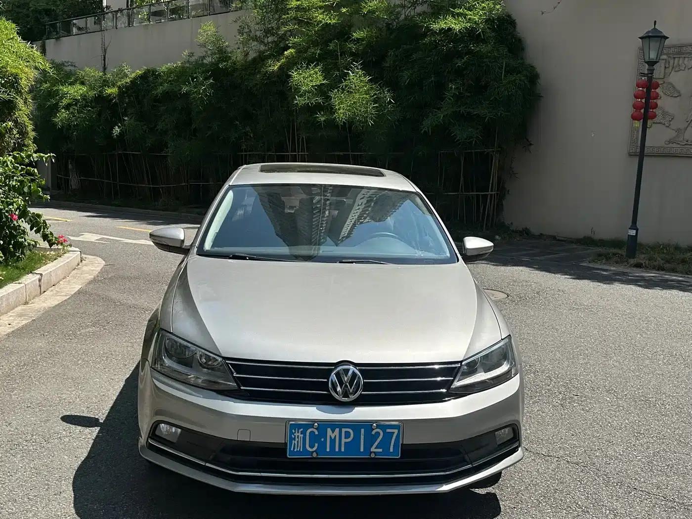 2015 Volkswagen Sagitar 230TSI Automatic Comfort Model — миниатюра 2