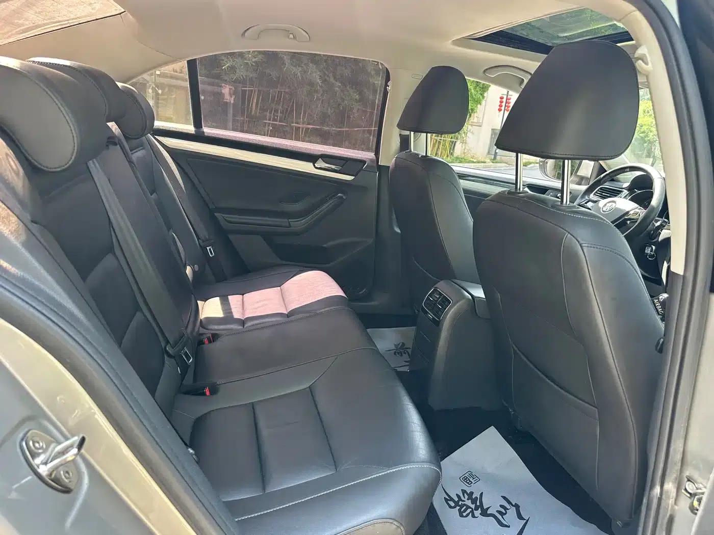 2015 Volkswagen Sagitar 230TSI Automatic Comfort Model — миниатюра 12