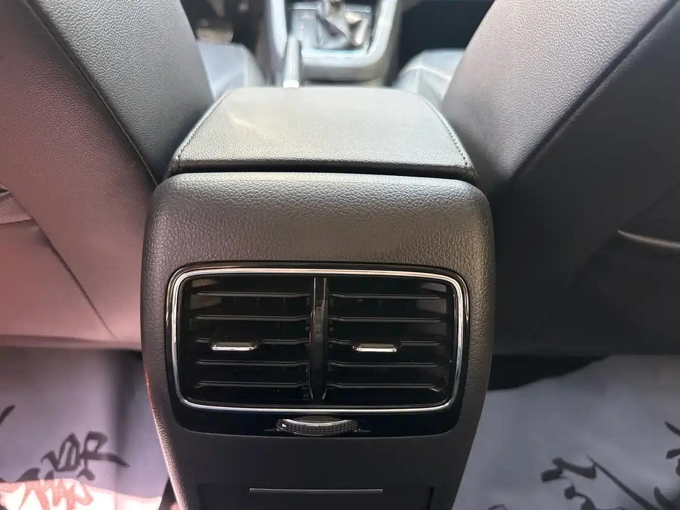 2015 Volkswagen Sagitar 230TSI Automatic Comfort Model — миниатюра 14