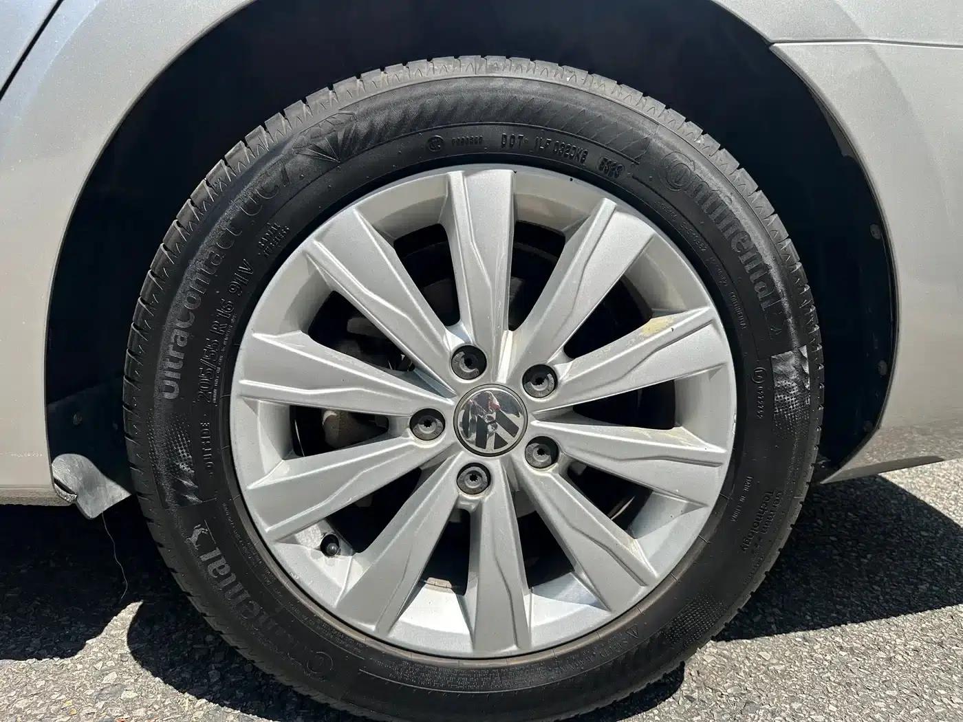 2015 Volkswagen Sagitar 230TSI Automatic Comfort Model — миниатюра 15