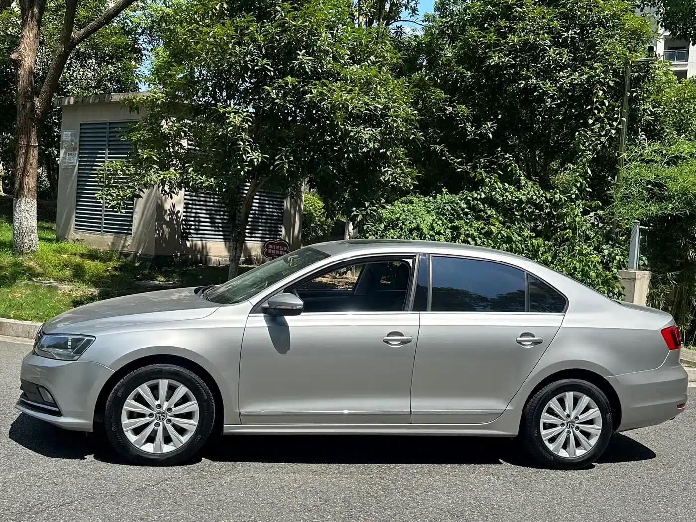 2015 Volkswagen Sagitar 230TSI Automatic Comfort Model — миниатюра 4