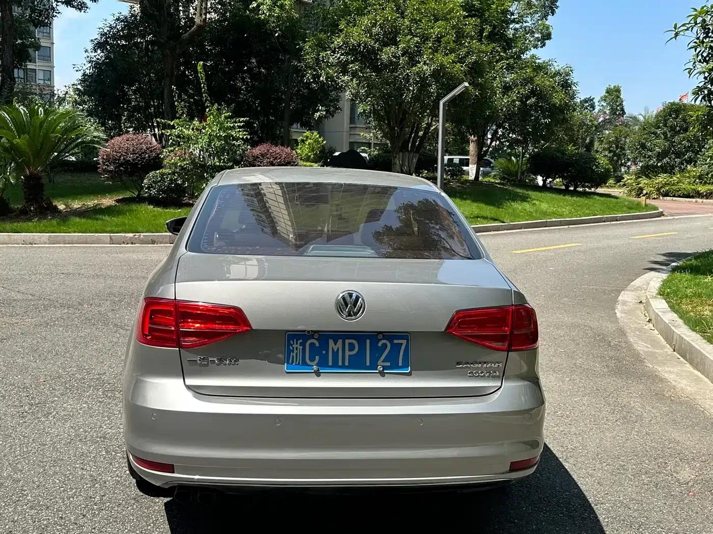 2015 Volkswagen Sagitar 230TSI Automatic Comfort Model — миниатюра 6