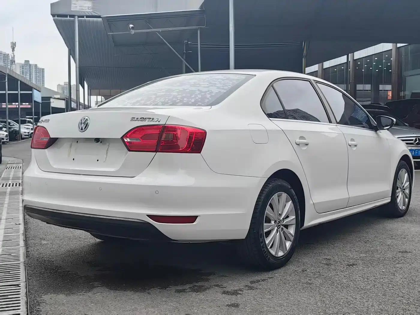 2014 Volkswagen Sagitar Facelift 1.6L Automatic Comfort Model — миниатюра 4