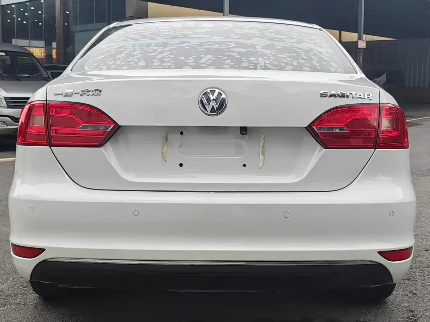 2014 Volkswagen Sagitar Facelift 1.6L Automatic Comfort Model — миниатюра 5