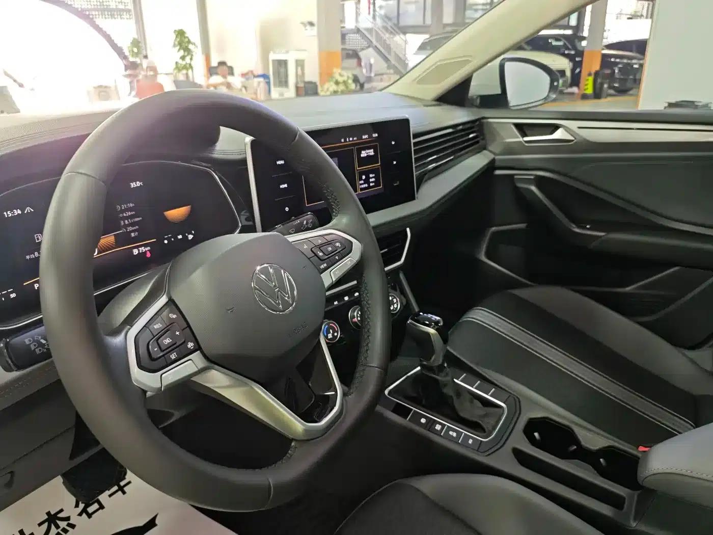 2023 Volkswagen Sagitar 300TSI DSG Flying Edition — миниатюра 5