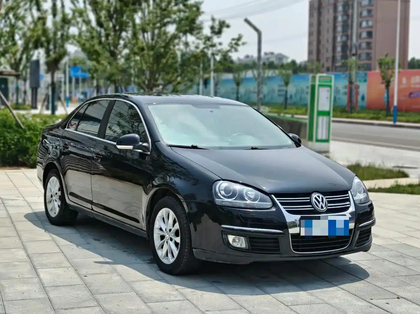2011 Volkswagen Sagitar 1.6L Automatic Fashion Edition — миниатюра 3