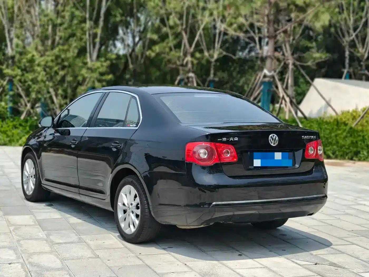 2011 Volkswagen Sagitar 1.6L Automatic Fashion Edition — миниатюра 4