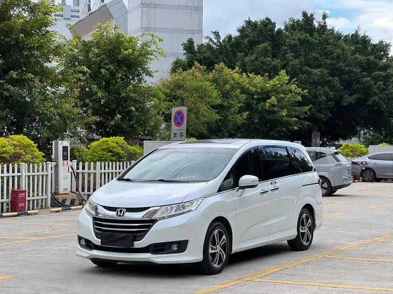 2015 Odyssey 2.4L Luxury Edition — миниатюра 1