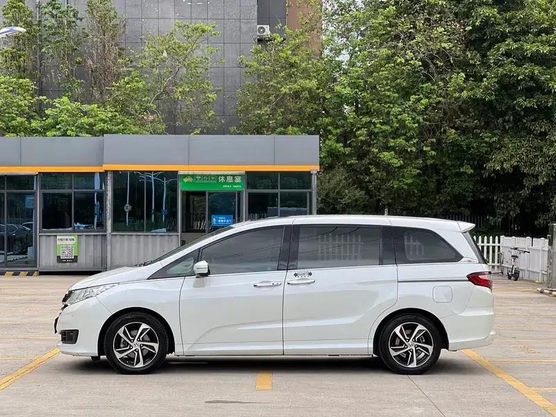 2015 Odyssey 2.4L Luxury Edition — миниатюра 3