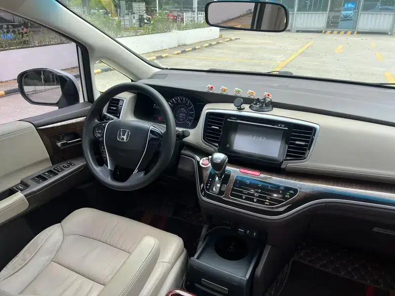 2015 Odyssey 2.4L Luxury Edition — миниатюра 6
