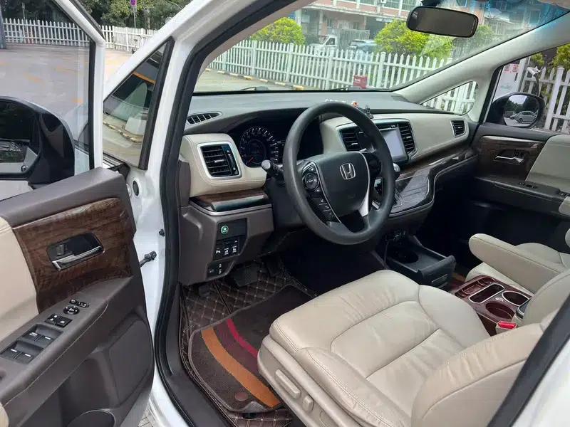 2015 Odyssey 2.4L Luxury Edition — миниатюра 7