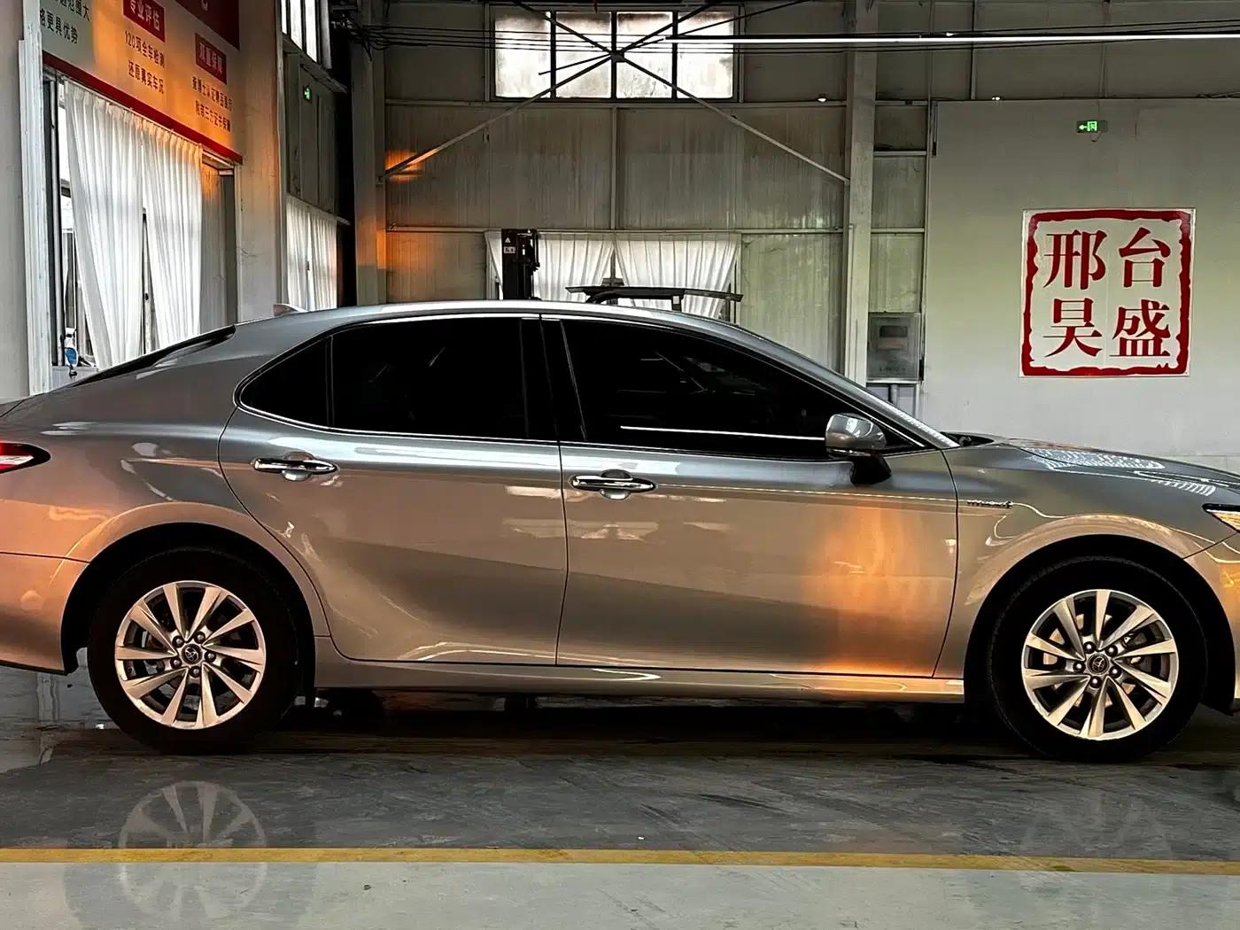 Camry 2021 Hybrid 2.5HGVP Leading Edition — миниатюра 4