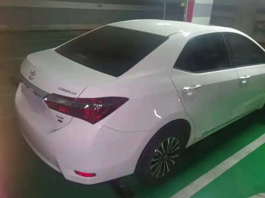 2017 Corolla 1.2T CVT GL-i — миниатюра 3