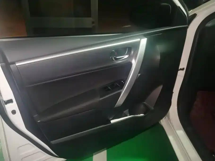 2017 Corolla 1.2T CVT GL-i — миниатюра 7