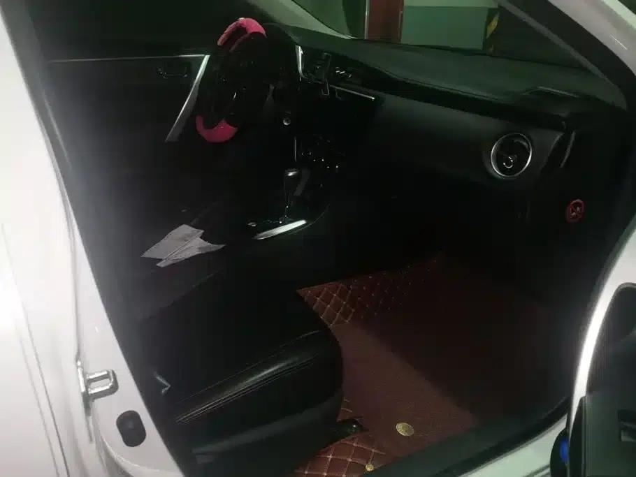 2017 Corolla 1.2T CVT GL-i — миниатюра 8